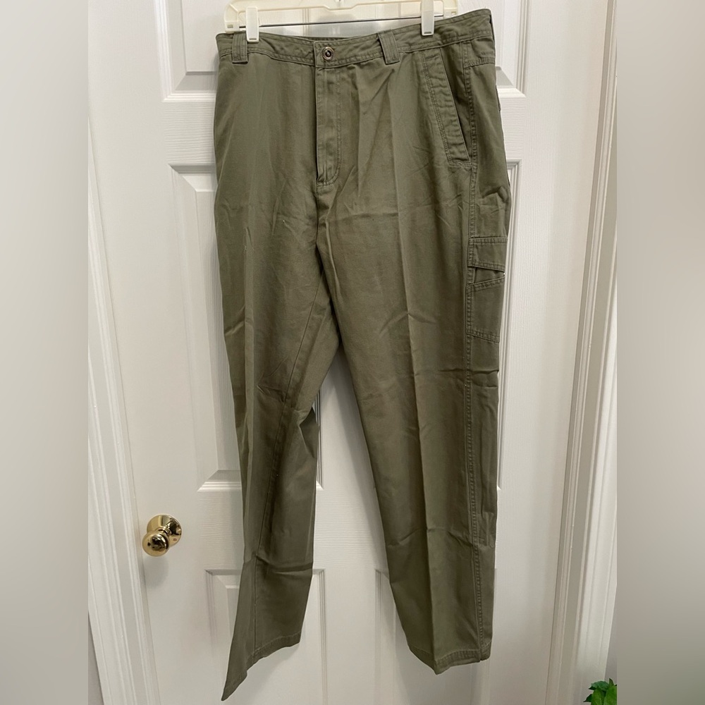Excellent condition, olive green khaki cargo pants